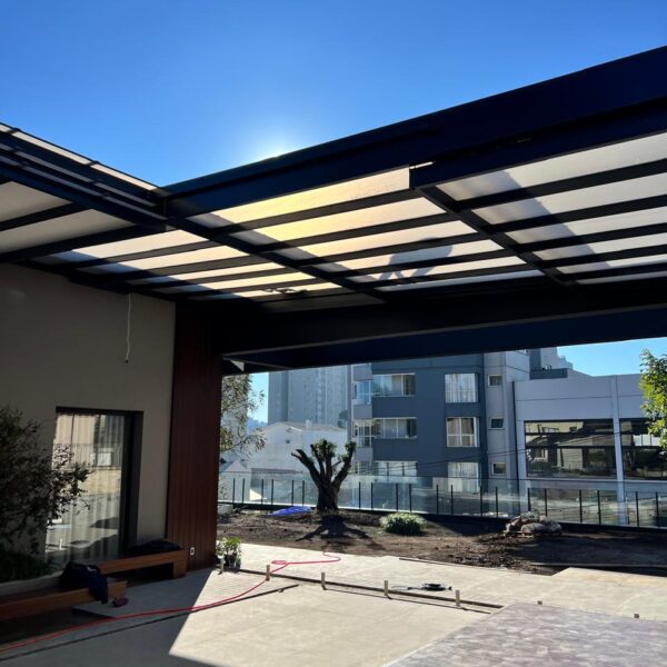 Solaris Construções e Coberturas de Policarbonato Alveolar e Compactor Retrátil - SC - RS (22)